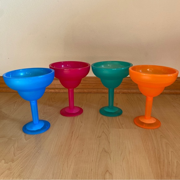 Lot of 4 Double-Walled Plastic Margarita Glasses w/ Freezable Cooling Gel - Picture 1 of 7